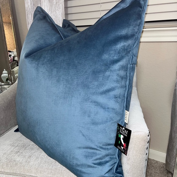 1-TGH TESSITURA ITALIAN VELVET
DECORATIVE PILLOW (Read description for details) - Picture 10 of 17